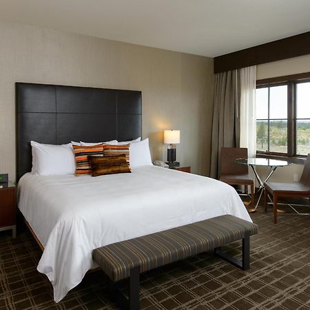 Tetherow Hotel Deschutes River Woods Room photo